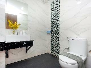 Oyo 490 Dk Hotel