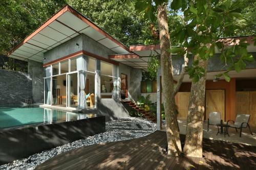 Ambong Pool Villas - Private Pool