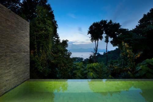 Ambong Pool Villas - Private Pool