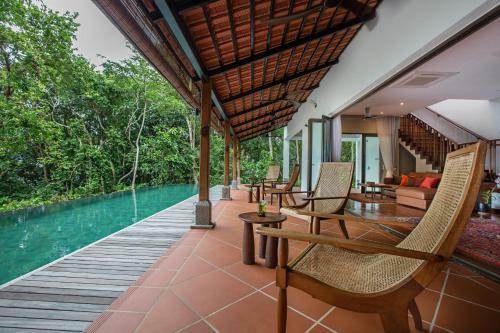 Ambong Pool Villas - Private Pool