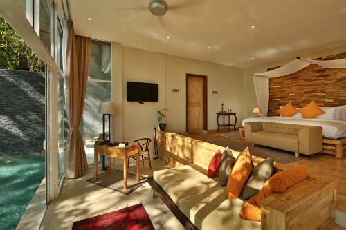 Ambong Pool Villas - Private Pool