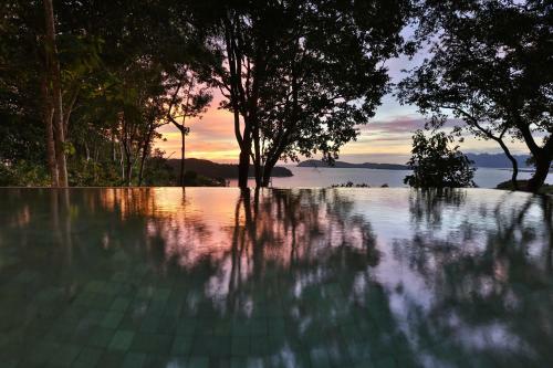 Ambong Pool Villas - Private Pool