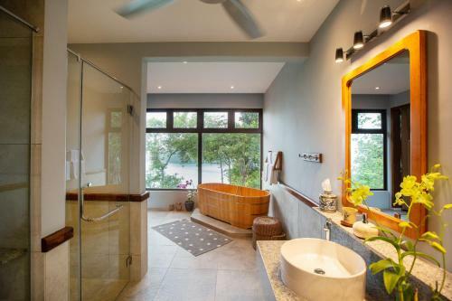 Ambong Pool Villas - Private Pool