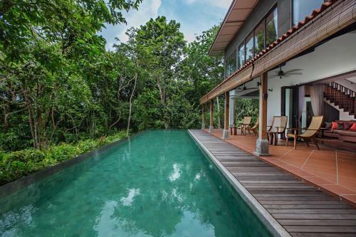 Ambong Pool Villas - Private Pool