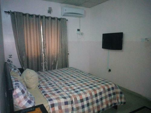 Hotel Bayse One Executive Suites And Bar