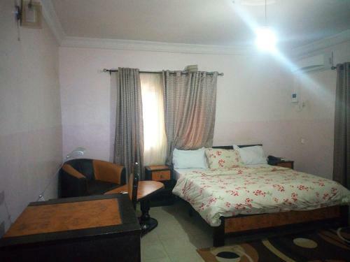 Hotel Bayse One Executive Suites And Bar