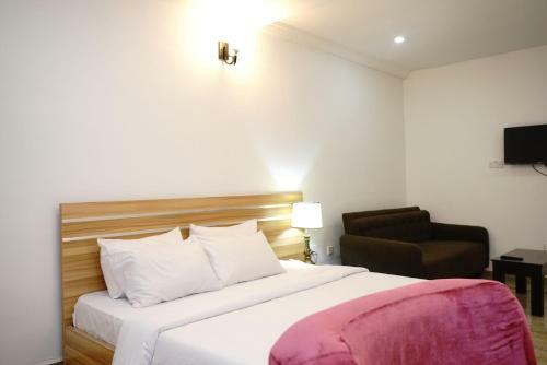 Graceland Hotel And Suites, Nyanyan