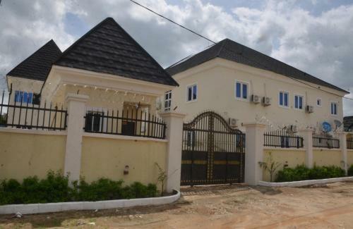 Graceland Hotel And Suites, Nyanyan
