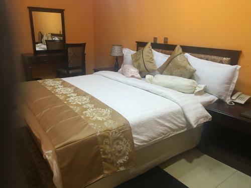 Kaura Hotel And Suites