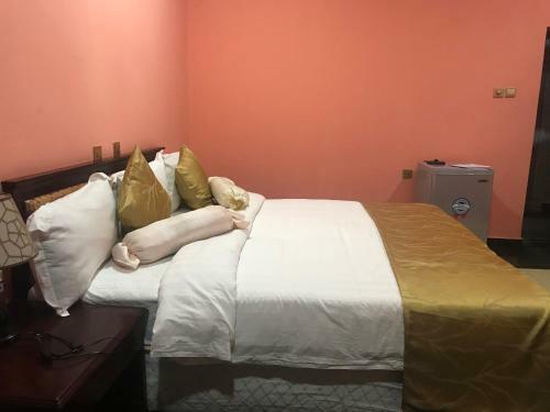 Kaura Hotel And Suites