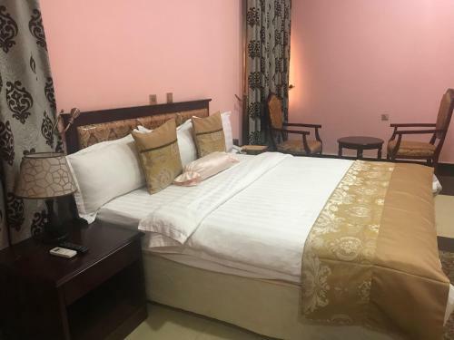Kaura Hotel And Suites