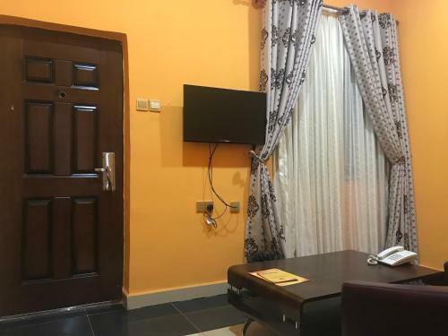 Kaura Hotel And Suites