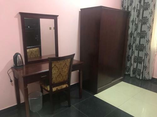 Kaura Hotel And Suites