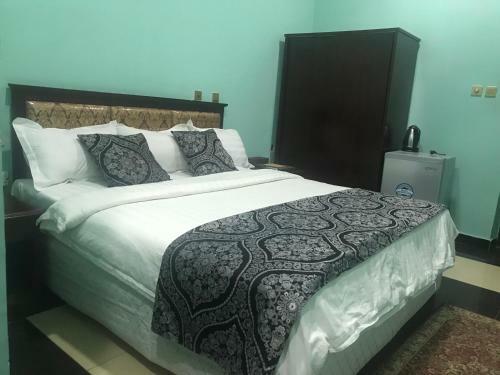 Kaura Hotel And Suites