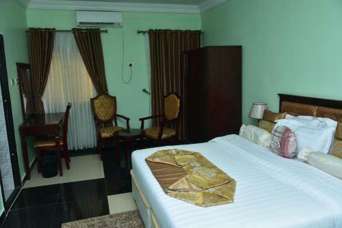 Kaura Hotel And Suites