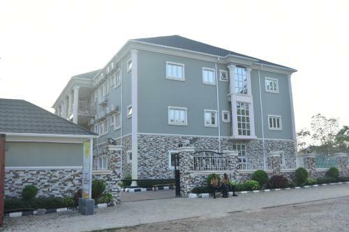 Kaura Hotel And Suites