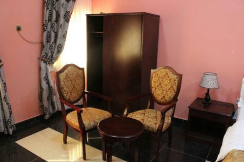 Kaura Hotel And Suites