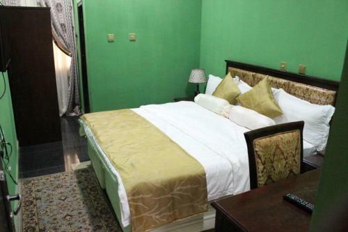 Kaura Hotel And Suites