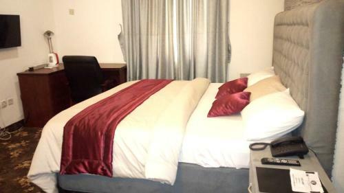 Adanma Hotels & Suites - House 11