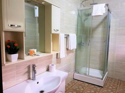 Serendib Hotel & Service Apartments