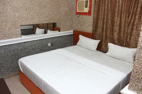 Hotel Double One Suites & Lodge
