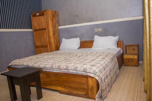Duckland Hotel And Suites