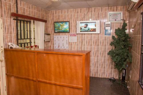 Duckland Hotel And Suites