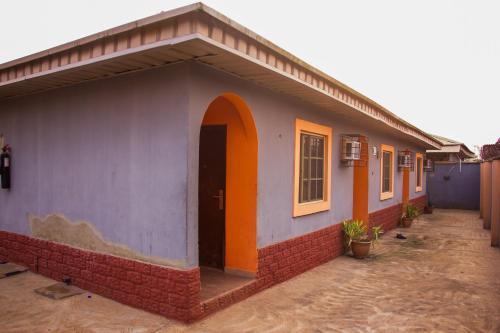 Duckland Hotel And Suites