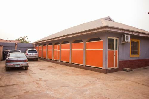 Duckland Hotel And Suites
