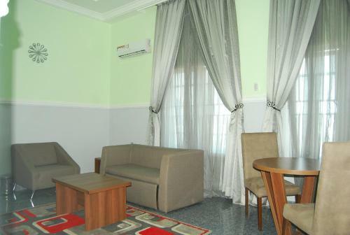 Fast Track Hotel