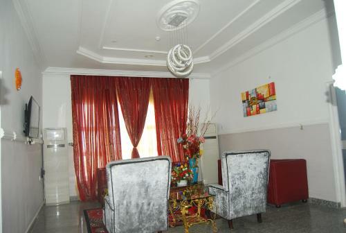 Fast Track Hotel