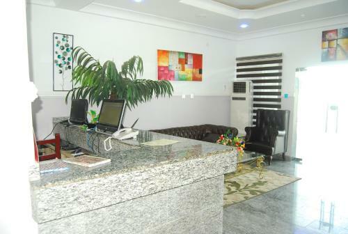 Fast Track Hotel