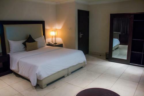 S & S Hotels And Suites
