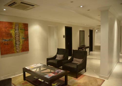 S & S Hotels And Suites