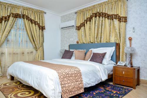 Crystal House International Hotel
