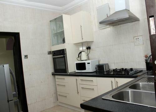 Unique One 4 Bedroom Apartment