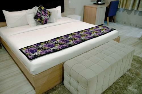 Visa Karena Hotels