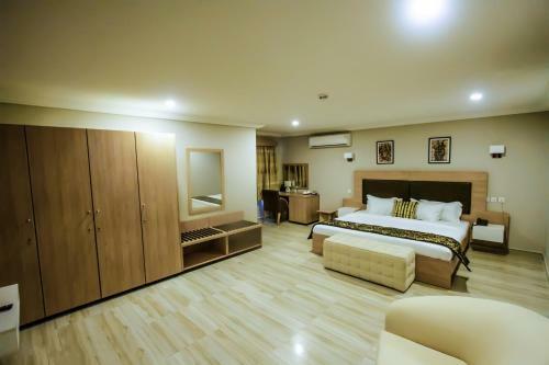 Visa Karena Hotels