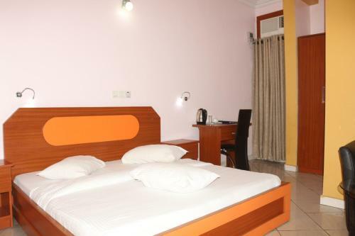 Royal Charlin Hotel And Suites