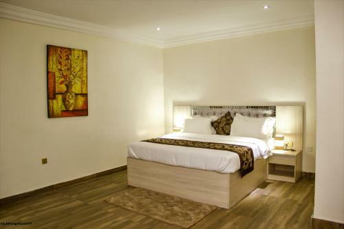 L. A Kings Hotel