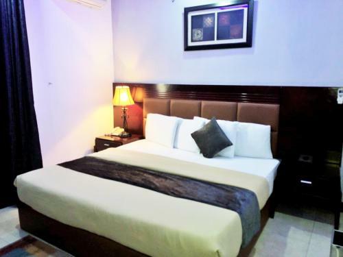 Hotel Crystal Court