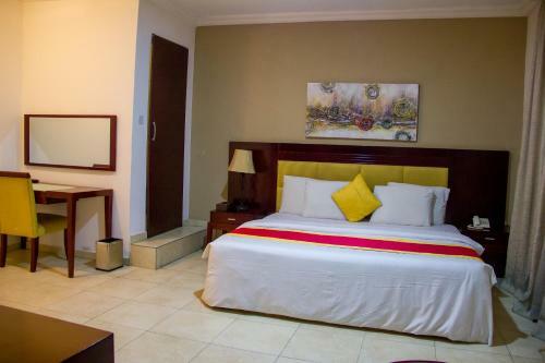 Hotel Crystal Court