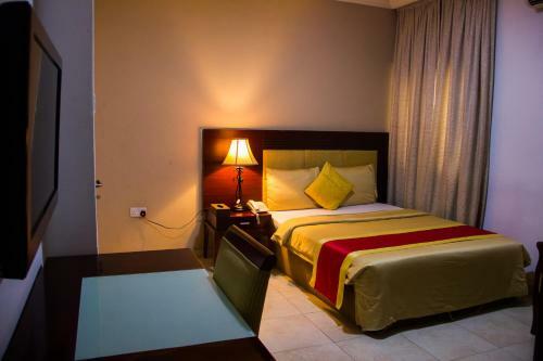 Hotel Crystal Court