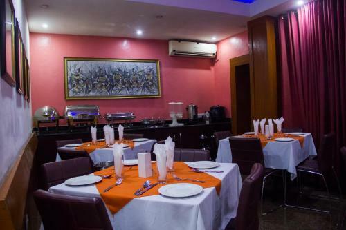 Hotel Crystal Court