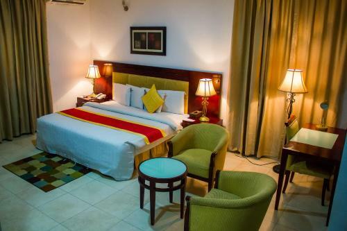 Hotel Crystal Court