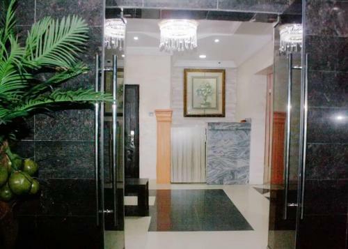 Westedge Hotel & Suites