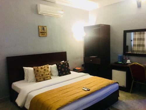 Hostal Esporta Suites Magodo