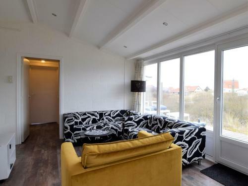 Cozy Bungalow In Midsland Near Sea