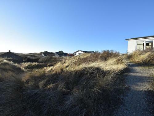 Cozy Bungalow In Midsland Near Sea