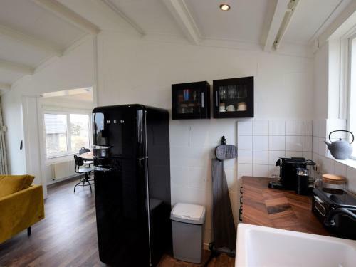 Cozy Bungalow In Midsland Near Sea